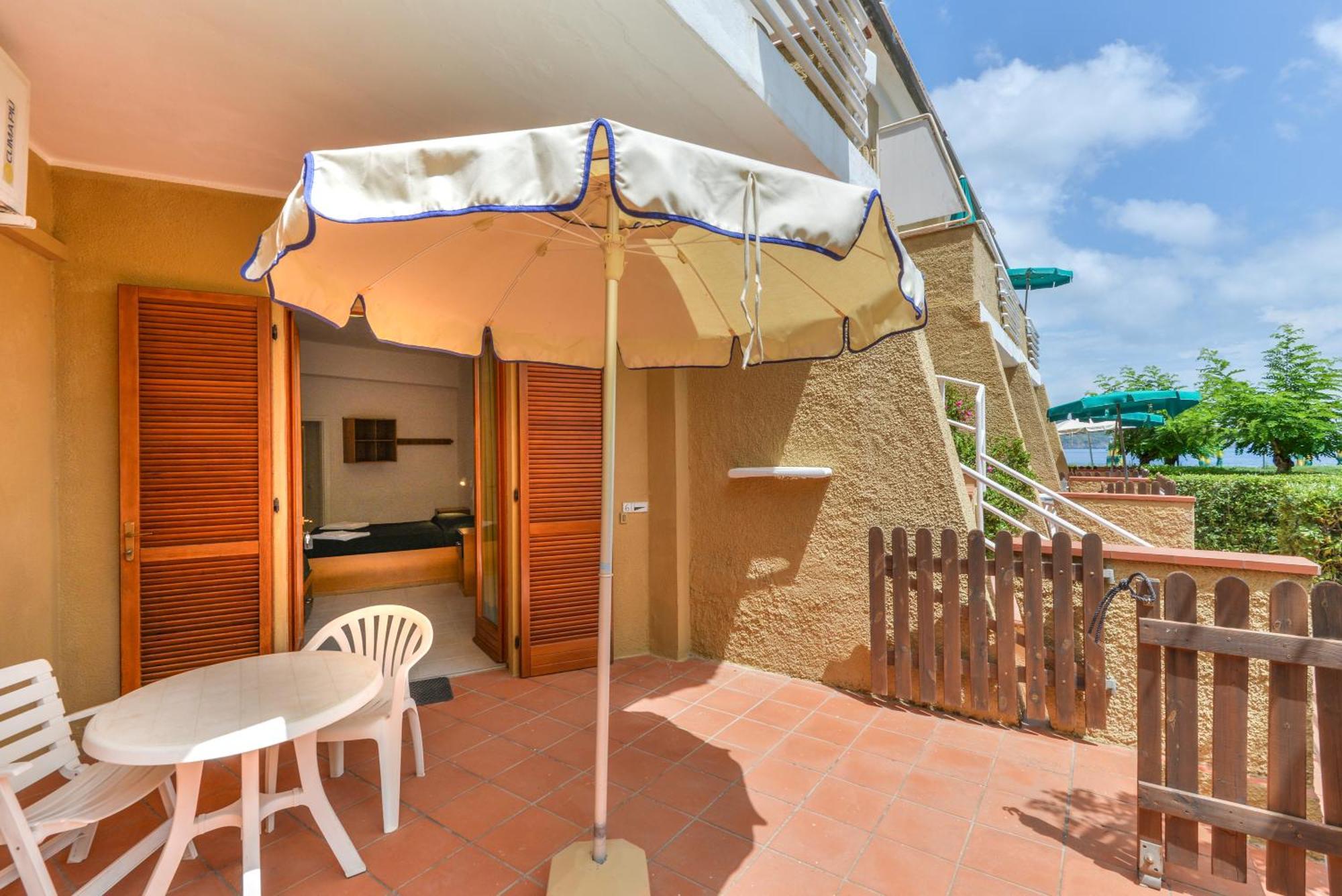 Residence Le Acacie กาโปลิเวรี ภายนอก รูปภาพ